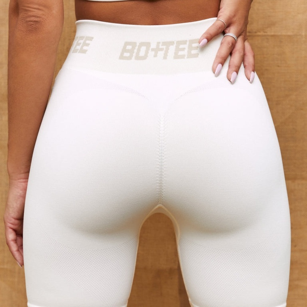 LEAN
Contour Cycling Shorts In Ivory - Picture 5 of 5